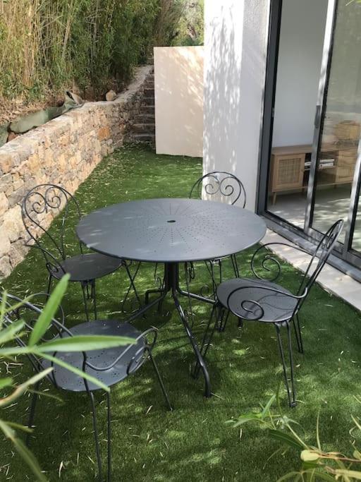 T2 Neuf Sur Jardin Proche Plage Carqueiranne Exteriör bild